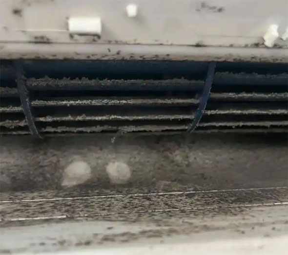 辽中空调吹的风有股烧焦味是怎么回事